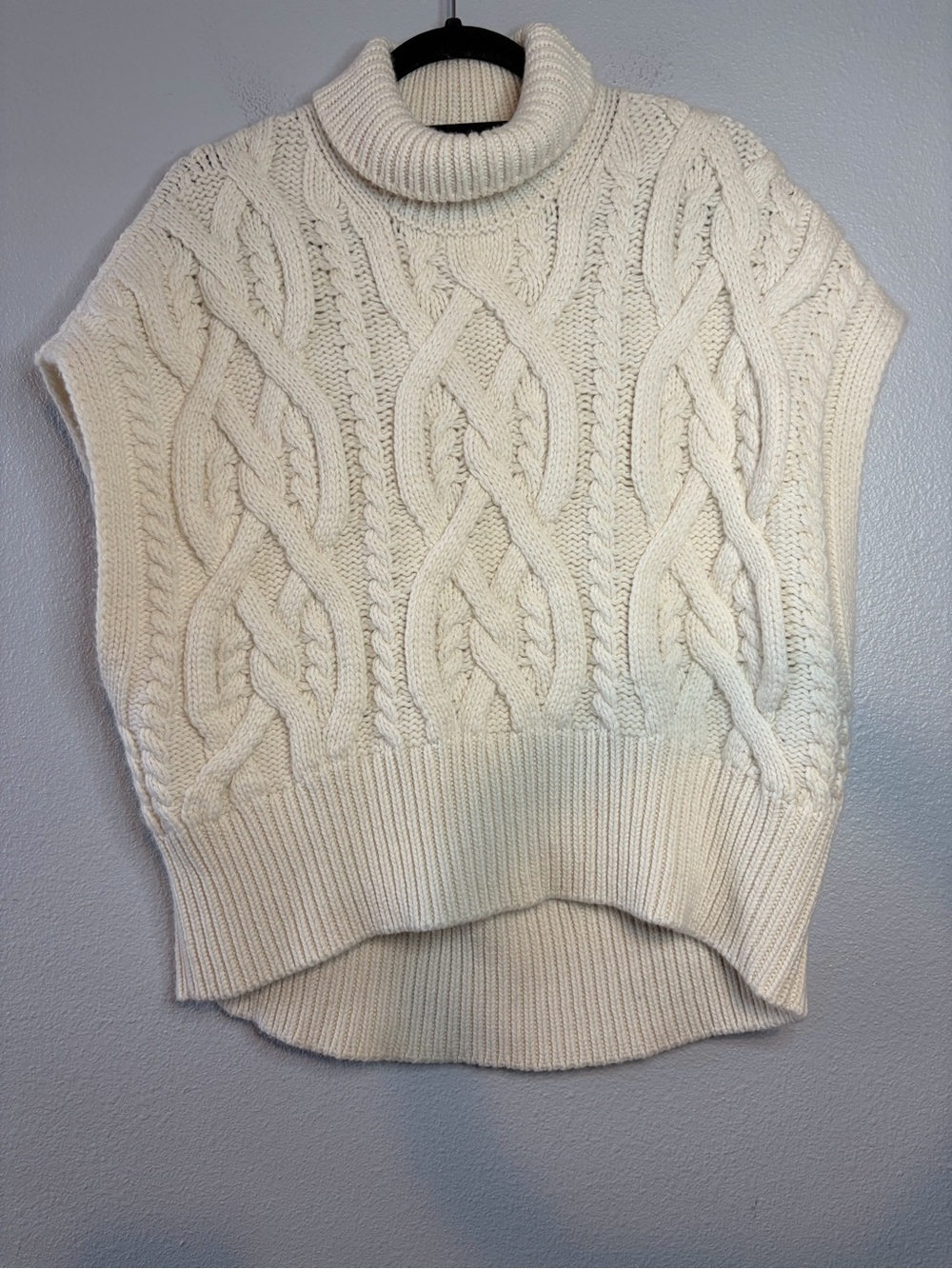 Citizens of Humanity Besette Cable-Knit Cashmere Sweater in Ivory.